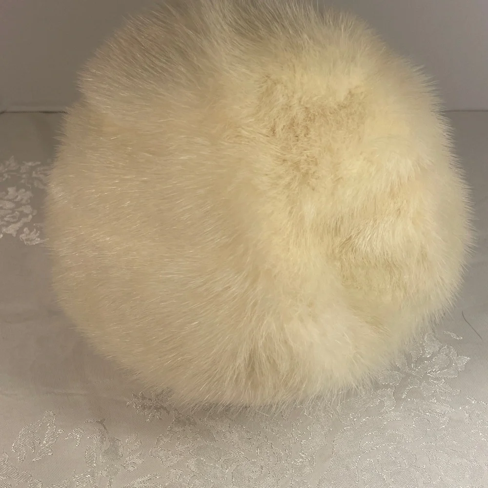 VINTAGE Cream Fur Hat from ORBACH’S OVAL ROOM 50’s -60’s.  Likely Mink.